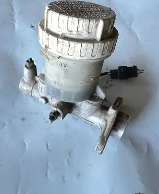 Mitsubishi Pajero Master brake cylinder 