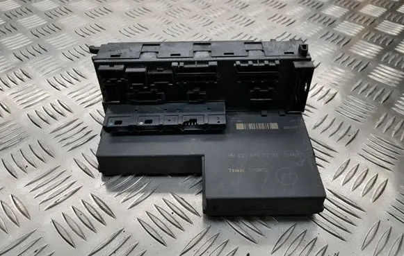 Mercedes-Benz E W210 Fuse module 0225455332