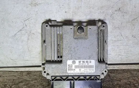 Volkswagen Golf V Engine control unit/module 06F906056DQ 0261S02241