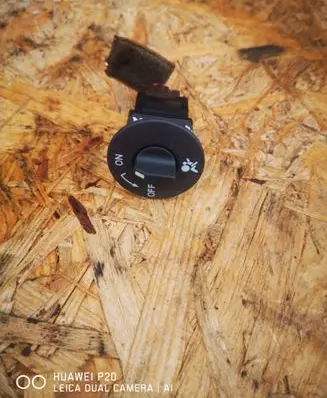 Passenger airbag on/off switch