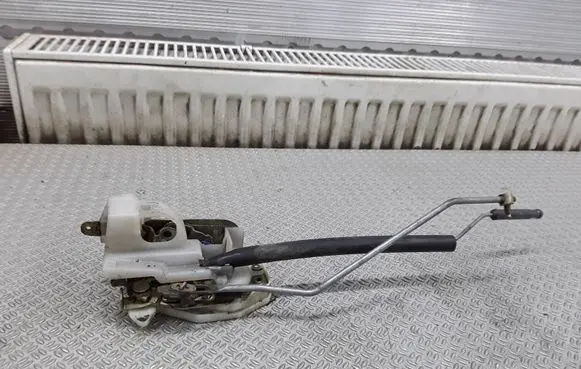 Honda CR-V Front door lock
