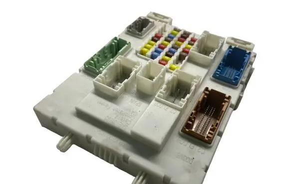 Ford Focus Fuse module BV6T14014 J91J2J41J43