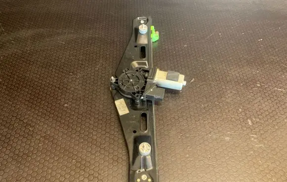 BMW X1 E84 Rear door window regulator with motor 1060308 72005003 3L1432F