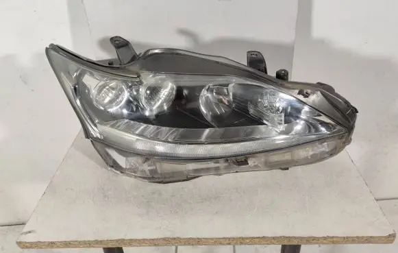 Lexus CT 200H Headlight/headlamp