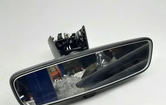 Rear view mirror (interior)