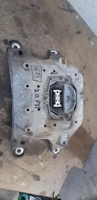 Gearbox mounting bracket