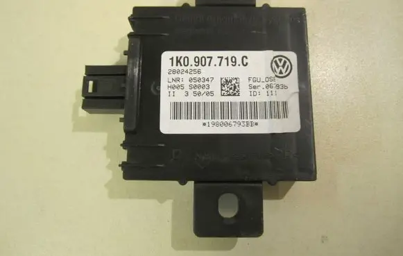 Audi A3 S3 8P Alarm control unit/module 1K0907719C