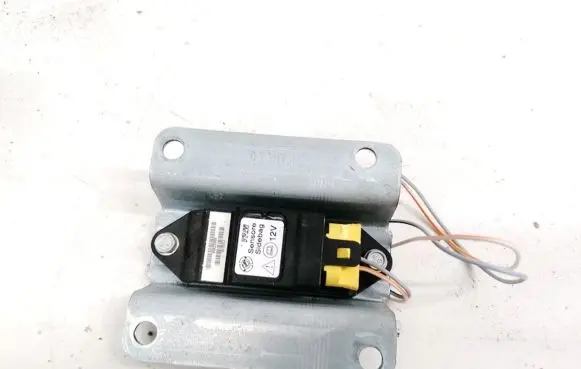Fiat Punto (188) Airbag deployment crash/impact sensor 46822669 V01U1J