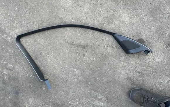 BMW 1 E81 E87 Front door window/glass frame 