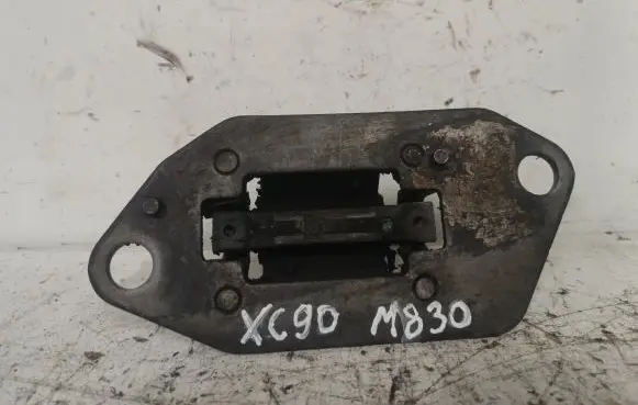 Volvo XC90 Engine mount bracket 8624757