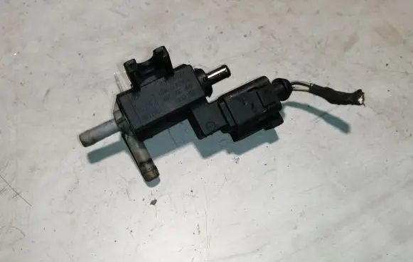 Volkswagen PASSAT B6 Turbo solenoid valve 06F906283D