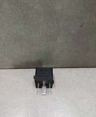 Volkswagen PASSAT B8 Other relay 4RA00779120 4H0951253A