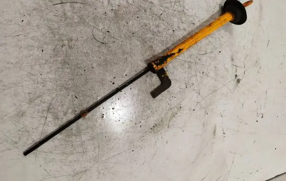 Volkswagen Touran I Oil level dip stick 038103663