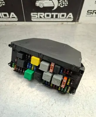 Mercedes-Benz E C207 W207 Fuse module A2129008307 A2129024403 A2129016100