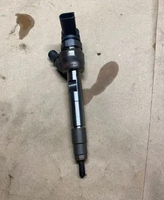 BMW 2 F46 Fuel injector 8514146 0445110613