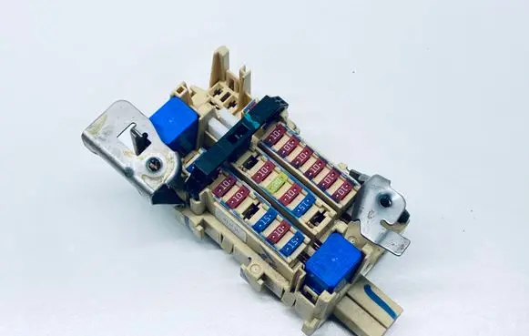 Nissan Micra Fuse module 243111HA0A