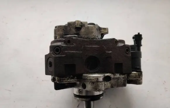 Renault Master II Fuel injection high pressure pump H8200041766 8200457039 0445010033