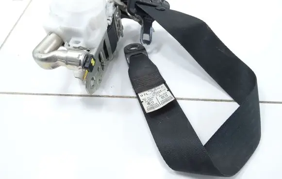 Lexus UX Front seatbelt J082512