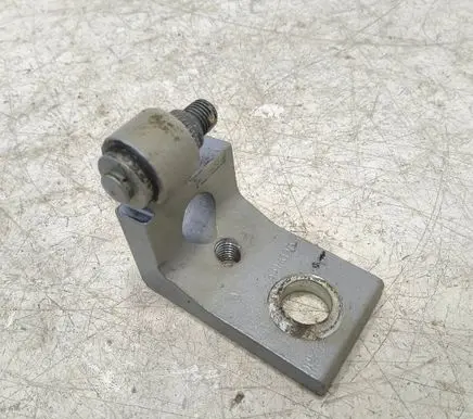Skoda Octavia Mk2 (1Z) Front door upper hinge 6Y0831412D