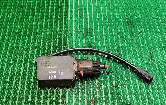 Fuel tank cap lock