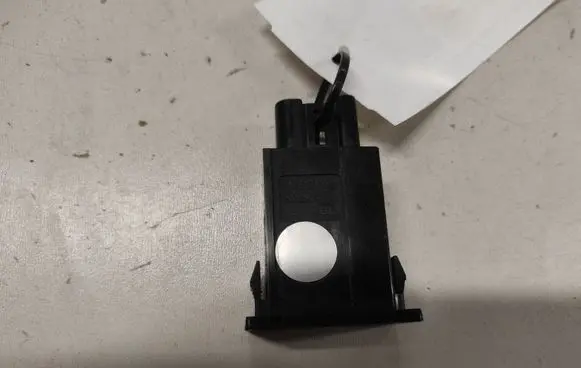 Toyota Avensis T250 Fuel tank opening switch 156795