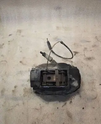 BMW 7 E38 Front brake caliper 