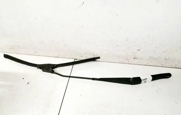 Front wiper blade arm