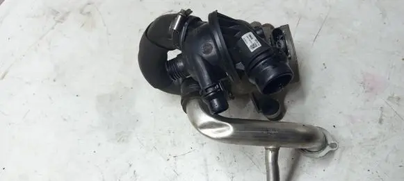BMW 3 F30 F35 F31 Water pump 7586928