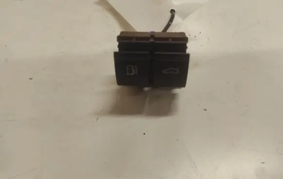 Volkswagen PASSAT B6 Fuel tank opening switch 3C0959903B