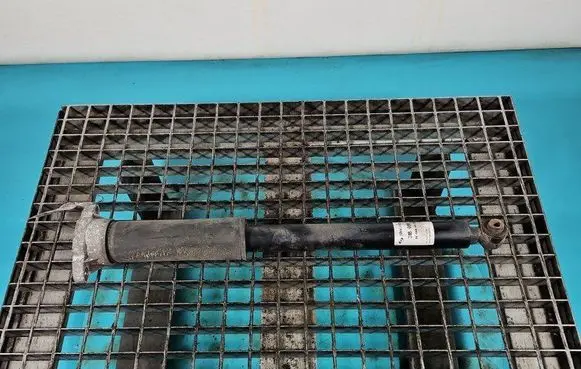 Rear shock absorber/damper