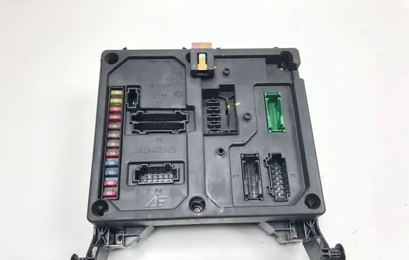 Ford Galaxy Fuse module S110730200I 7M3962258R 1M2114B205BA