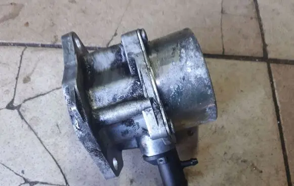 Renault Thalia I Vacuum pump 8201005306