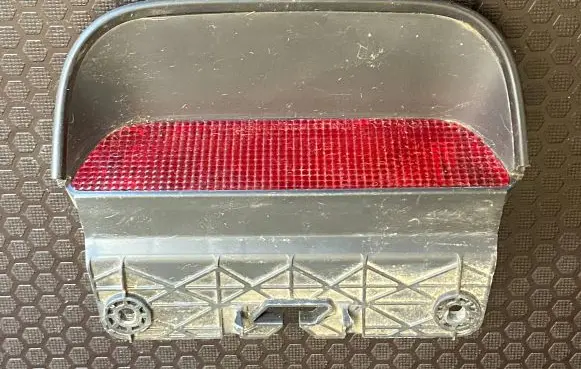Third/center stoplight