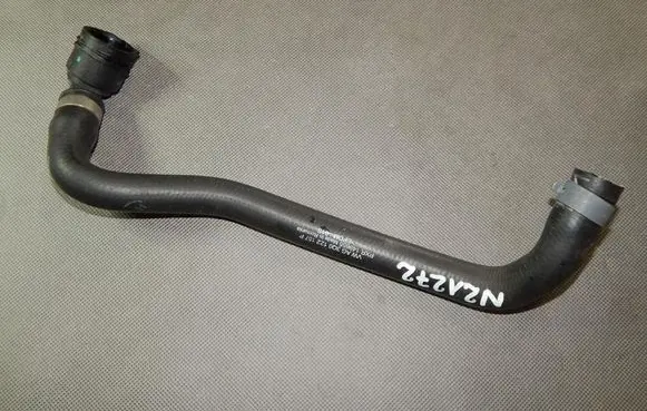 Volkswagen PASSAT B8 Engine coolant pipe/hose 3Q0122157P