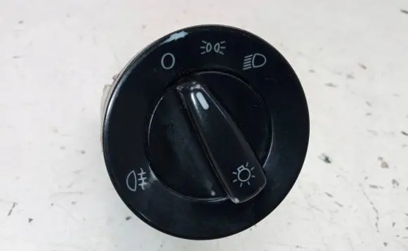 Volkswagen Golf IV Light switch 1C0941531