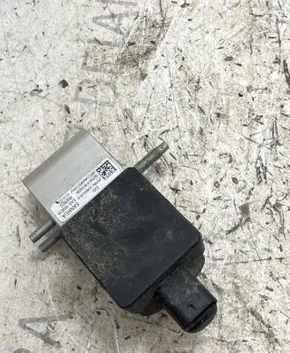 Tesla Model S Coolant heater control valve 103904000G
