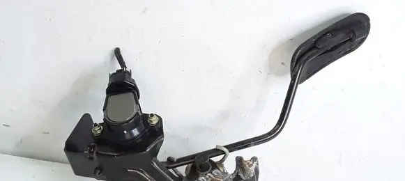 Toyota Avensis Verso Accelerator throttle pedal 8928147010 1983003010