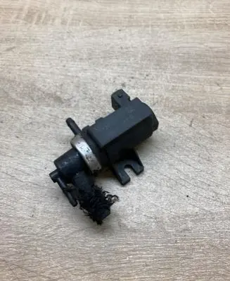 Volkswagen Sharan Vacuum valve 1H0906627