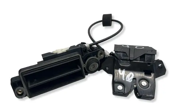 Mercedes-Benz E W211 Loading door lock A1717500085 A1717500185