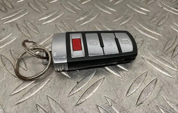 Volkswagen PASSAT CC Ignition key/card 