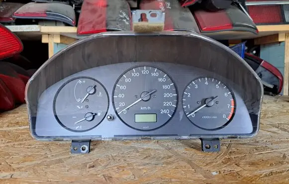Mazda 626 Speedometer (instrument cluster) GE4VD FBGE4VD