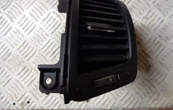 KIA Sorento Dash center air vent grill 974202P000