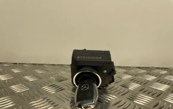 Mercedes-Benz C W204 Ignition lock A2079052600