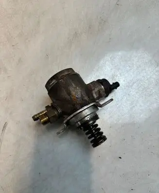 Audi A3 S3 8P Fuel injection high pressure pump 123312