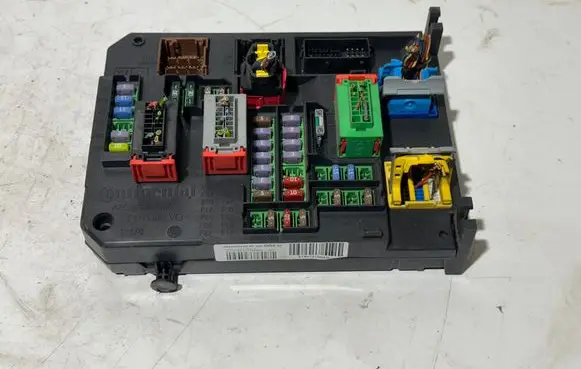Peugeot 508 Fuse module 9665547580