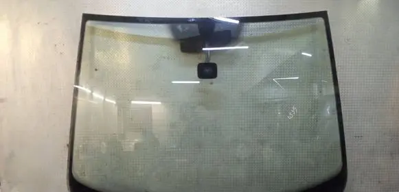 Volkswagen Golf Plus Front windscreen/windshield window 