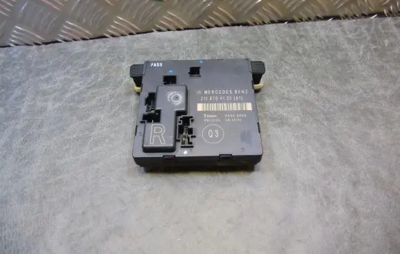 Mercedes-Benz E W211 Door control unit/module 2118704126