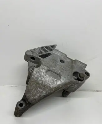Volkswagen Touran I Engine mounting bracket 03G199207G 560KTS141