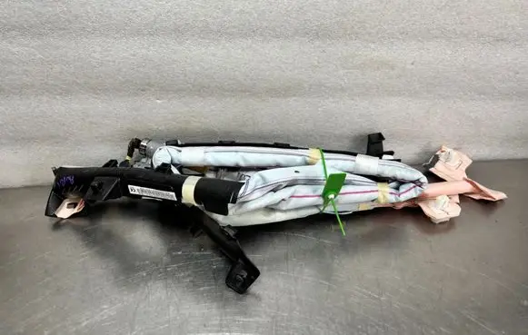 Toyota Auris E180 Trunk lid opening control unit 0589-P1-000194