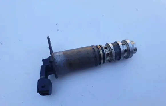 BMW 3 E90 E91 Camshaft vanos timing valve 7584115